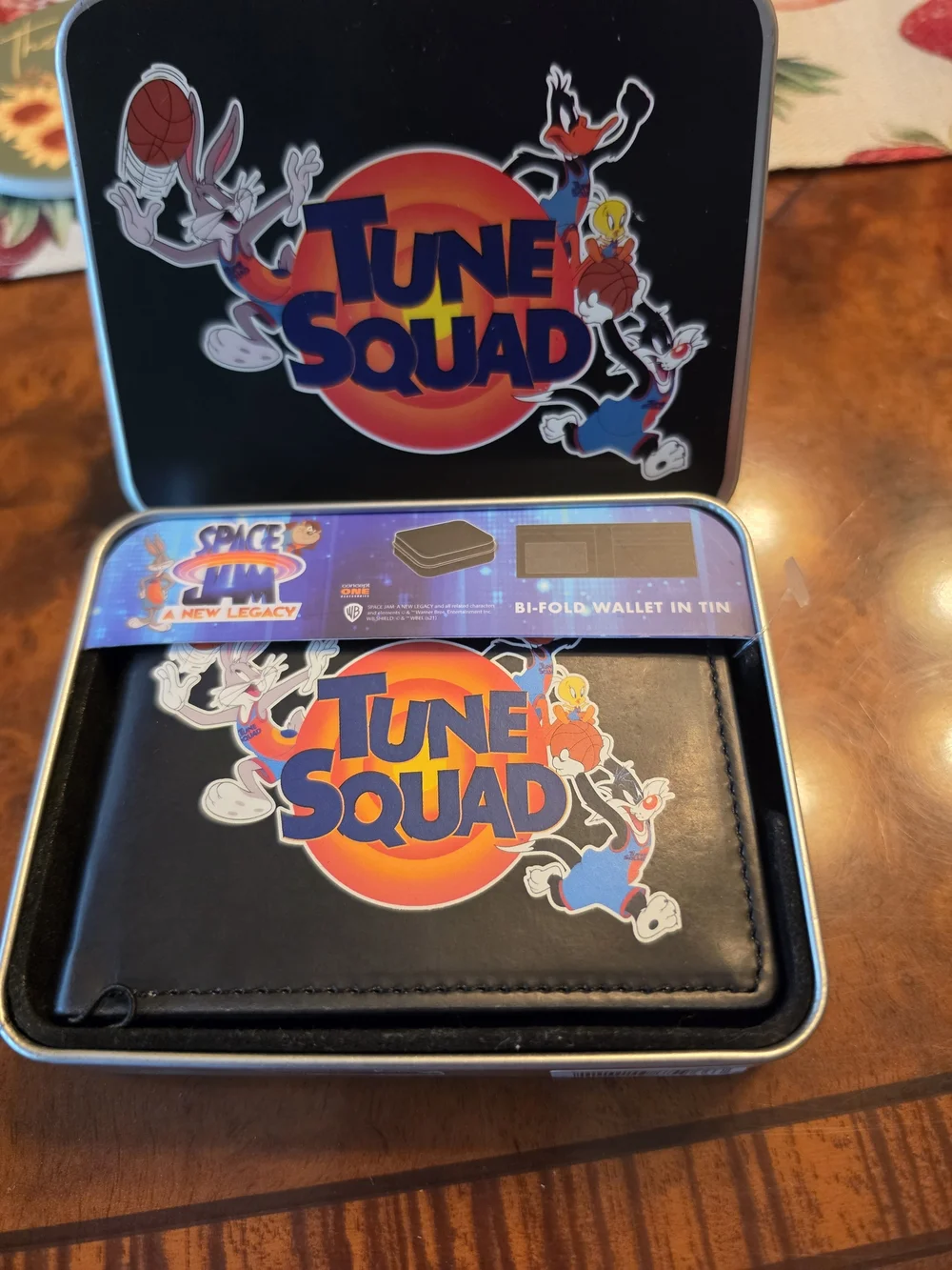 🏀 Looney Tunes Space Jam Wallet + Tin
